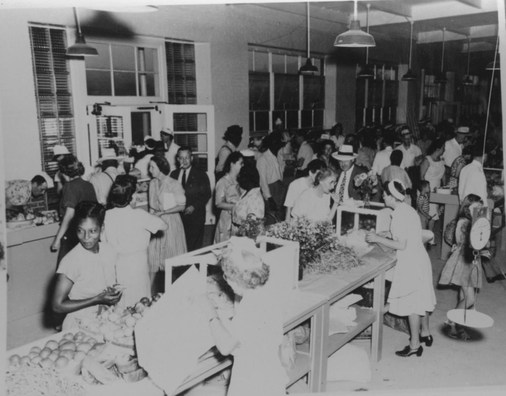 Durham County Curb Market, opening day, 1947. Courtesy NCSU Libraries’ Digital Collections: Rare and Unique Materials, Agricultural Extension and Research services (UA023.007)
