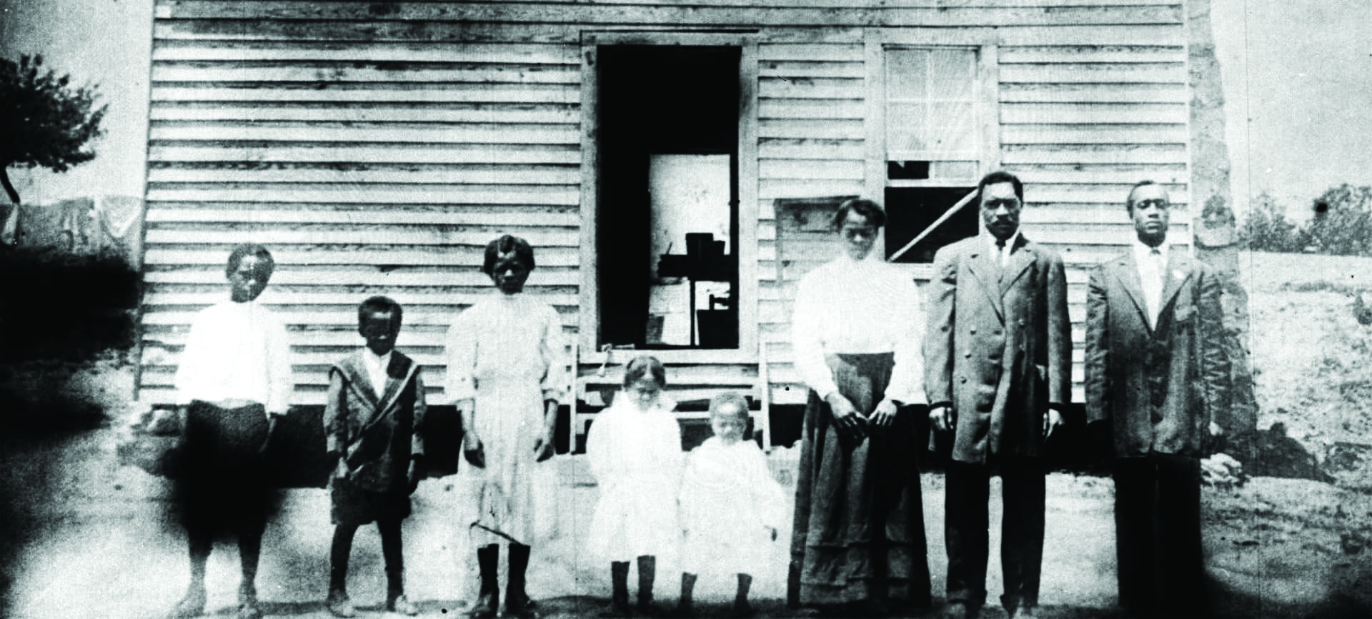 Keith family, Black sharecroppers in Wake County, 1911. Courtesy State Archives of North Carolina.